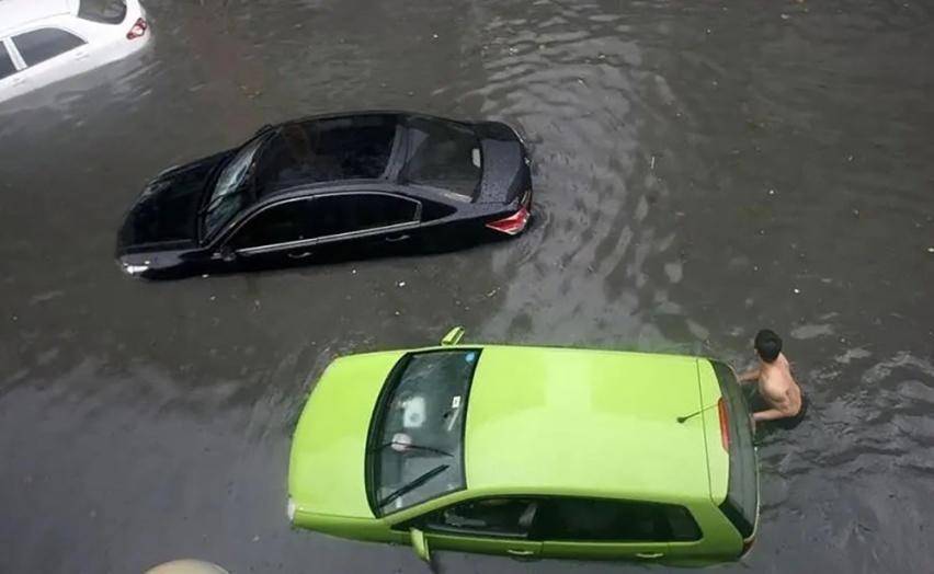 事故車泡水車是什么意思_車成泡水車損失多少_事故車和泡水車哪個(gè)危害大